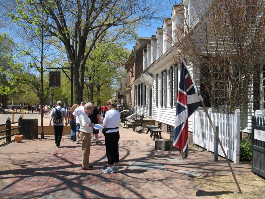 Williamsburg visitors street scene