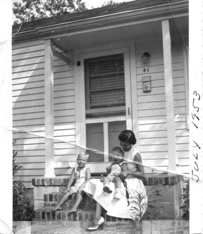 Mrs. W.J. Burns Jr with children Green Oaks NN VA